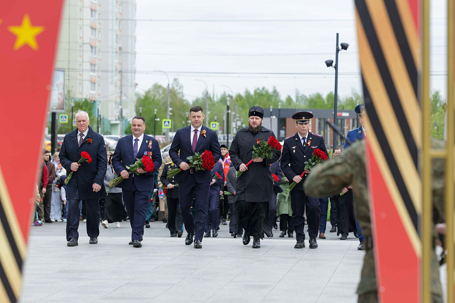 Торжественные церемонии возложения венков и цветов к мемориалам воинской доблести в День Великой Победы в Подольске